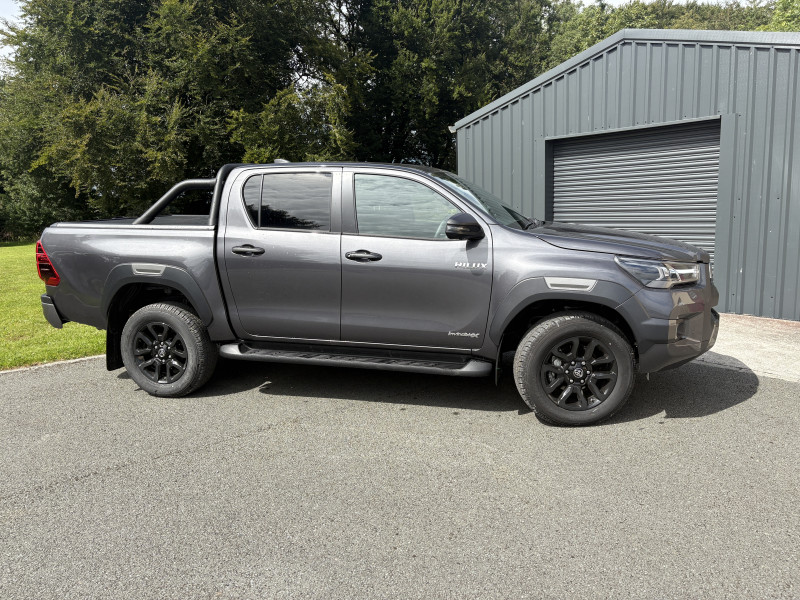 Cormeen Vehicle Sales | 2025 (251) Toyota Hilux Invicible | Online